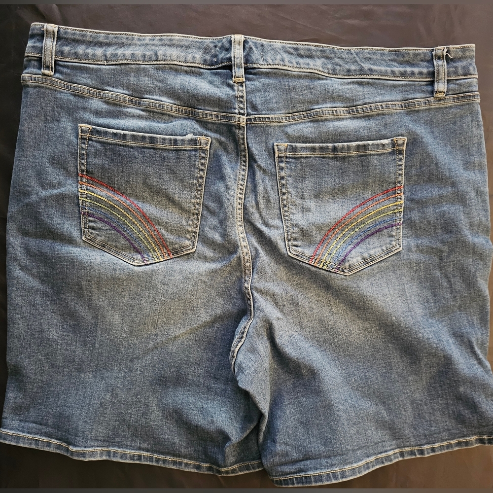 Lane Bryant Rainbow Embroidered Pockets Denim Jeans Shorts Mid Rise Sz 18